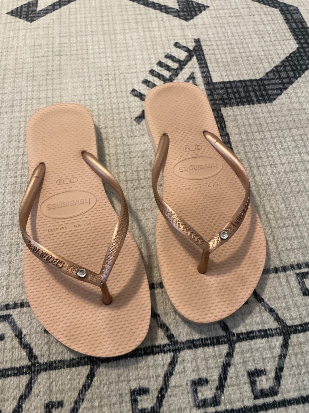 Havianas flip flops copper and jewel
